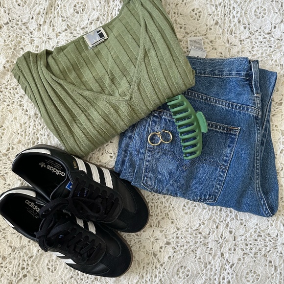 Green Cropped Sweater - Picture 5 of 5